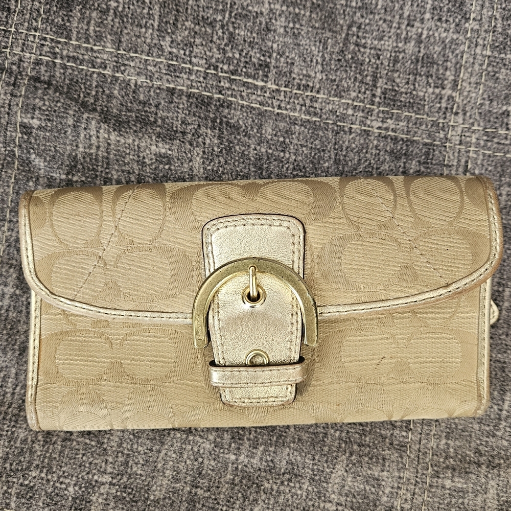 Vintage Coach Soho Signature Flap Buckle Snap Bifold Wallet in gold metallic. - Picture 1 of 15